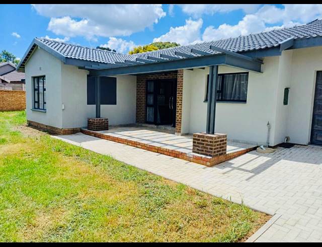 4 BEDROOM FREEHOLD FOR SALE IN BRACKENHURST